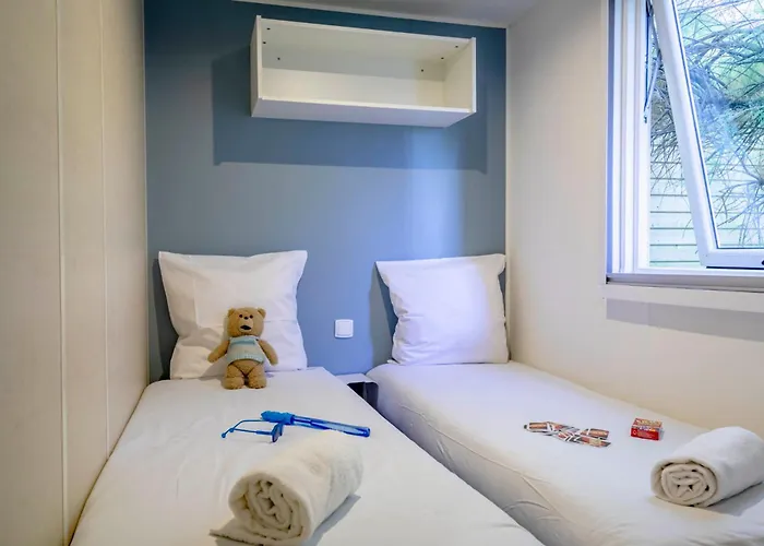 Camping Paradis 4 étoiles A La Corniche La Rochelle Angoulins-sur-Mer